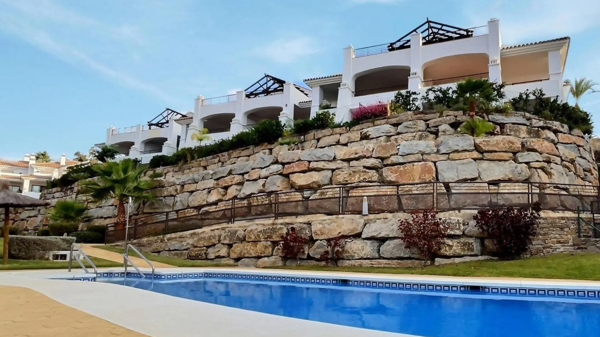Apartment Gorgeous 3-Bedroom Penthouse With Expansive Terrace In Casares Costa Buenas Noches
