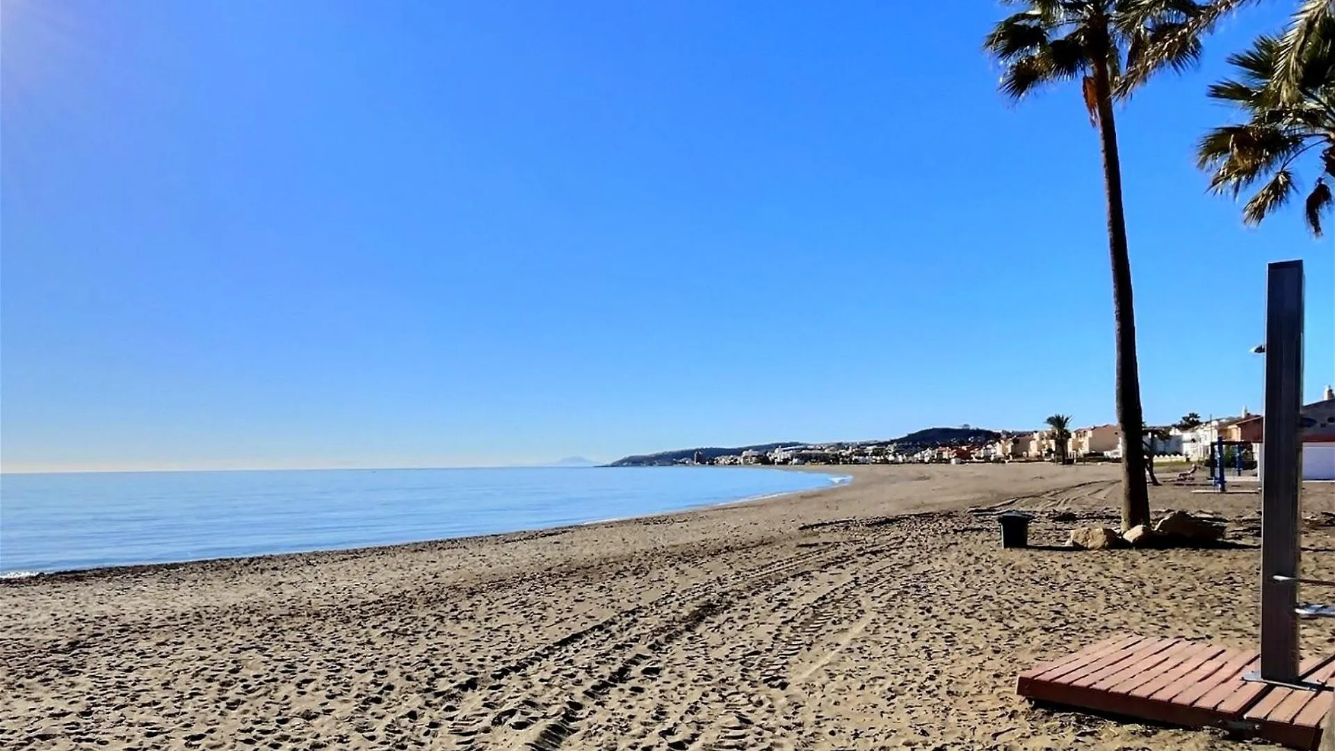 Gorgeous 3-Bedroom Penthouse With Expansive Terrace In Casares Costa Buenas Noches Daire