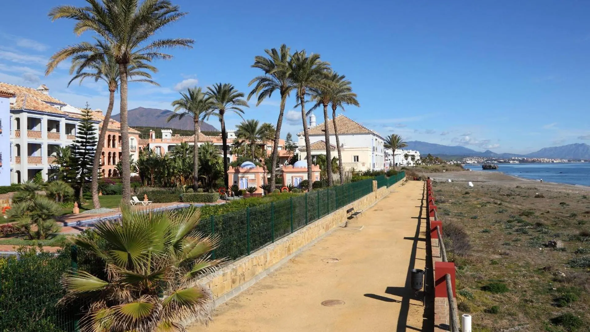 Gorgeous 3-Bedroom Penthouse With Expansive Terrace In Casares Costa Buenas Noches Spain