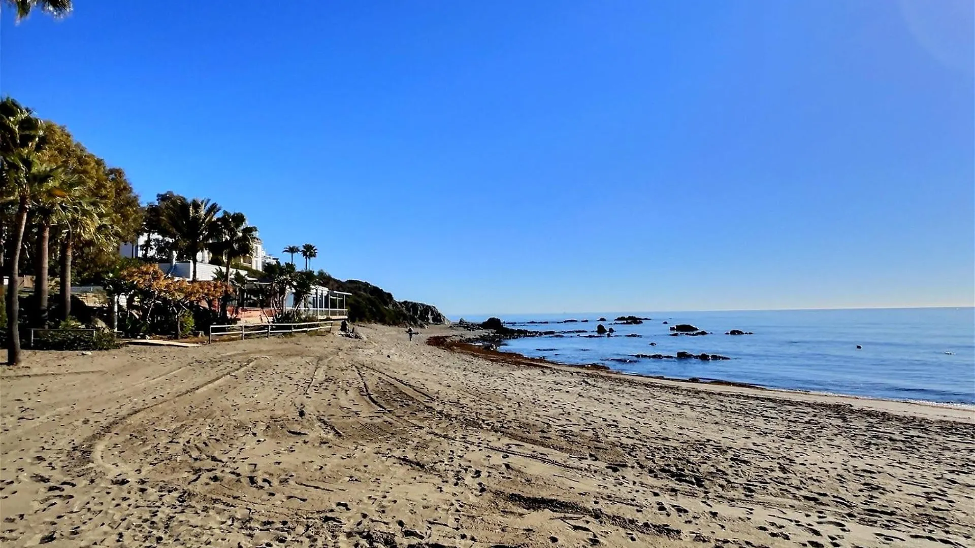 Apartment Gorgeous 3-Bedroom Penthouse With Expansive Terrace In Casares Costa Buenas Noches
